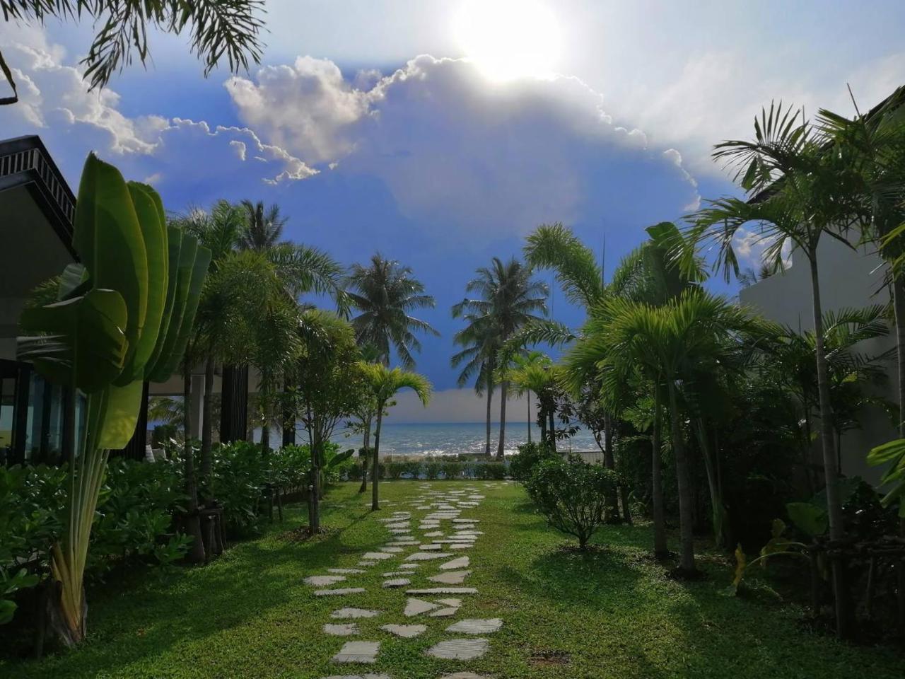 Tungtong Beach Villas Thap Sakae Eksteriør billede