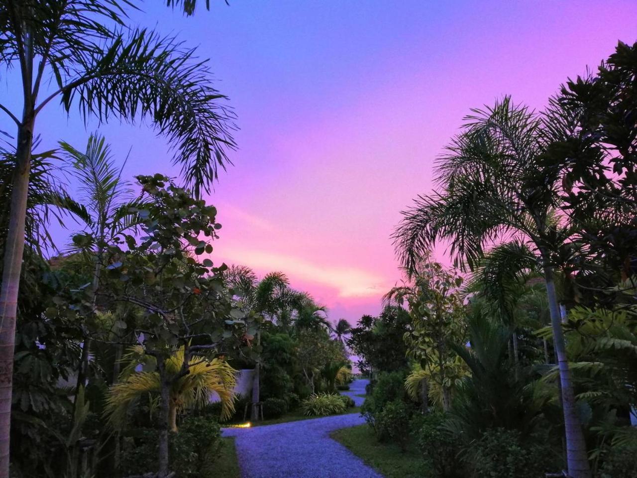 Tungtong Beach Villas Thap Sakae Eksteriør billede