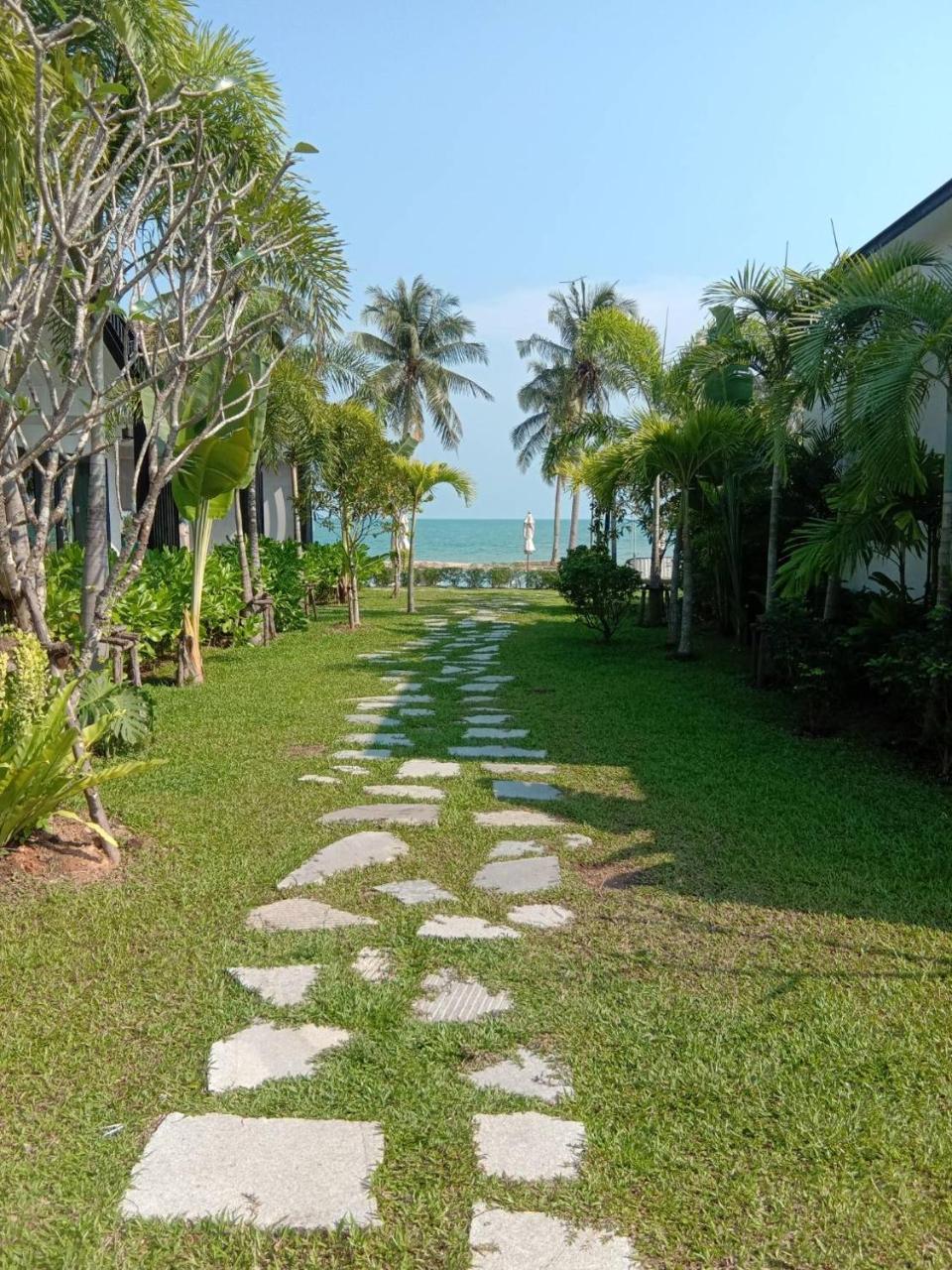 Tungtong Beach Villas Thap Sakae Eksteriør billede